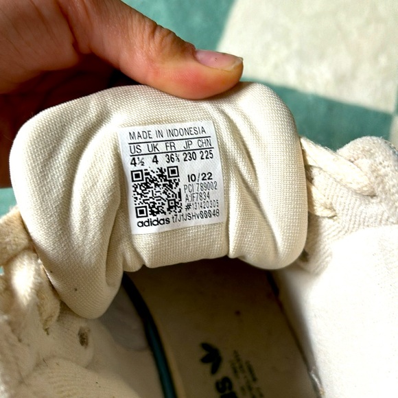 Youth adidas high tops, emerald green, lightly used. See photos for condition. - Picture 2 of 5